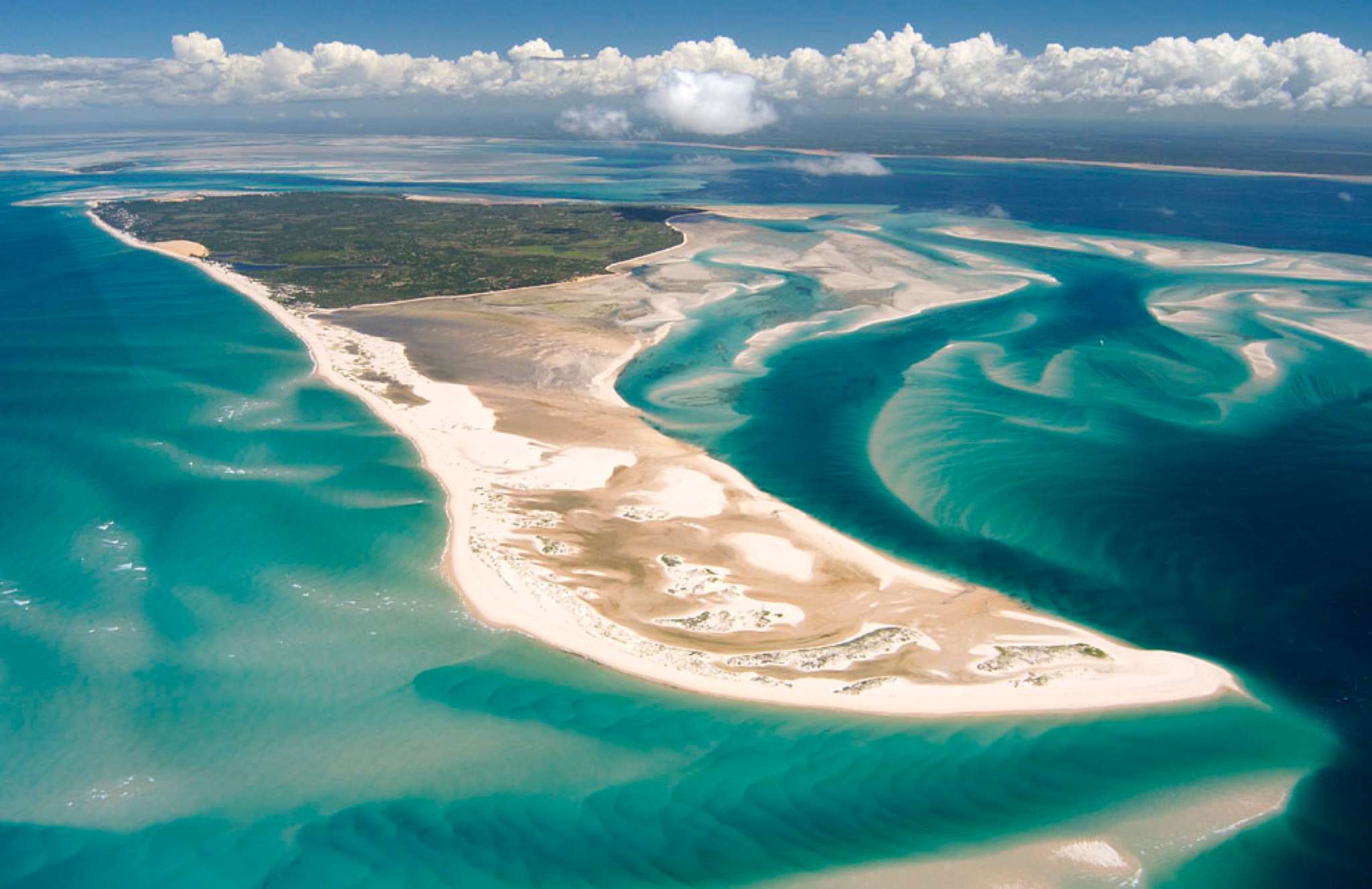 Индийский океан какая вода. Базаруто Мозамбик. Архипелаг Базаруто. Bazaruto Archipelago Мозамбик. Морской национальный парк «архипелаг Базаруто».